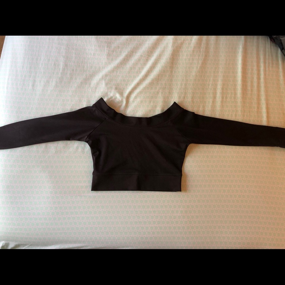 *BNWOT Mika Yoga Wear Chloe Crop Top*